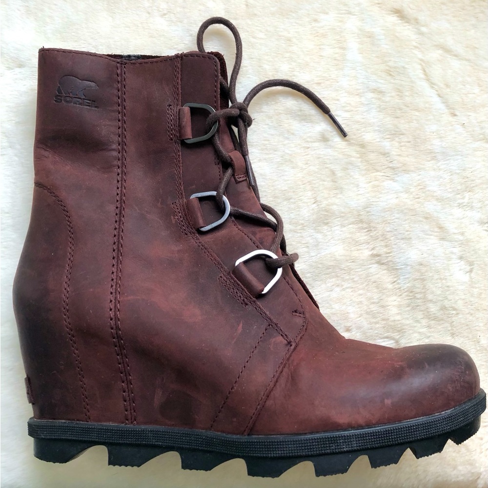 Sorel Joan brown wedge lace up boot/bootie